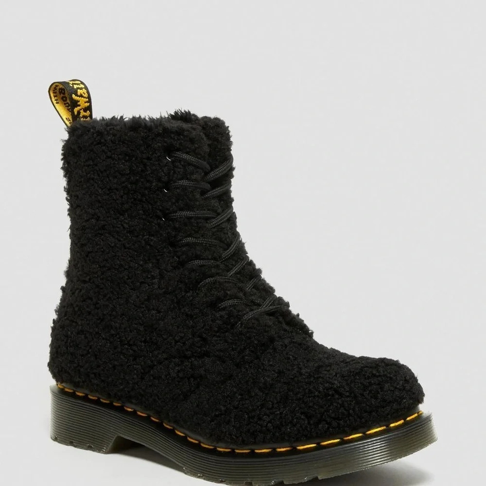 DR MARTENS BLACK 1460 PASCAL
SHEARLING FAUX FUR COMBAT MOTO LACE UP SIZE 8 BOOTS